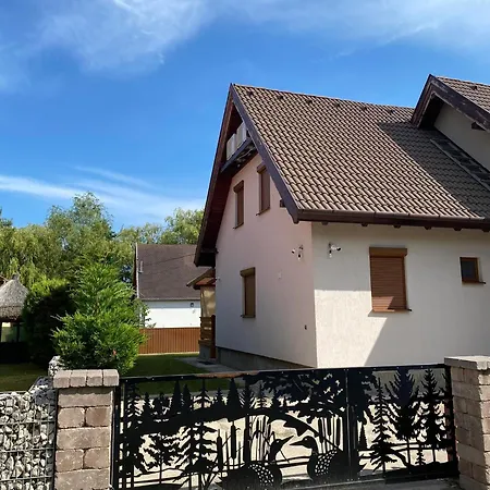 Abrahamhegyi Nyaralohaz * Ábrahámhegy